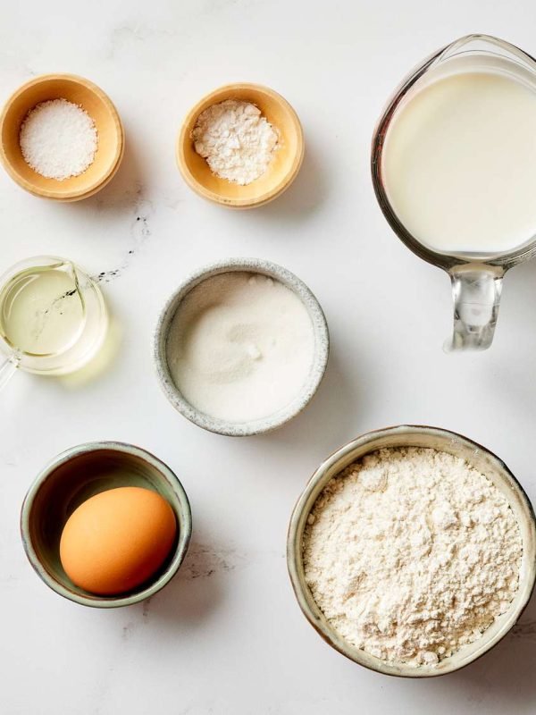 45396-easy-pancakes-ddmfs-3196-4x3-step-01-6cb60c7686464be3910e7f06fbcf459f